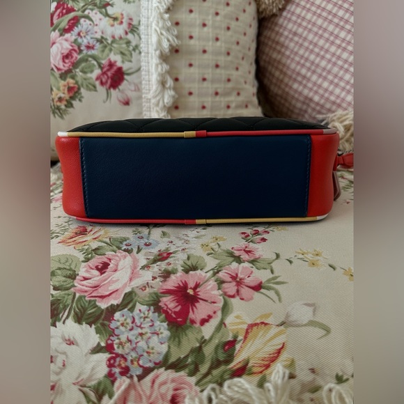 Authentic Multicolored Leather Chanel Purse. - Picture 11 of 15